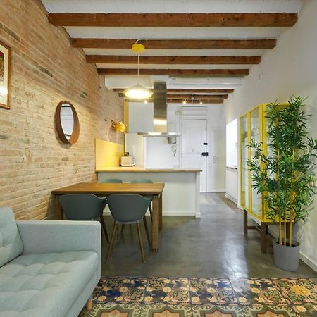 64 Apartment In A Typical Barcelona'S Old Building Exterior photo