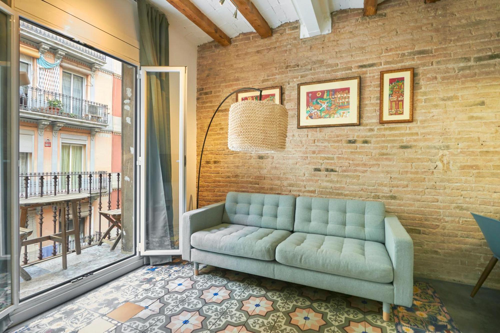 64 Apartment In A Typical Barcelona'S Old Building Exterior photo