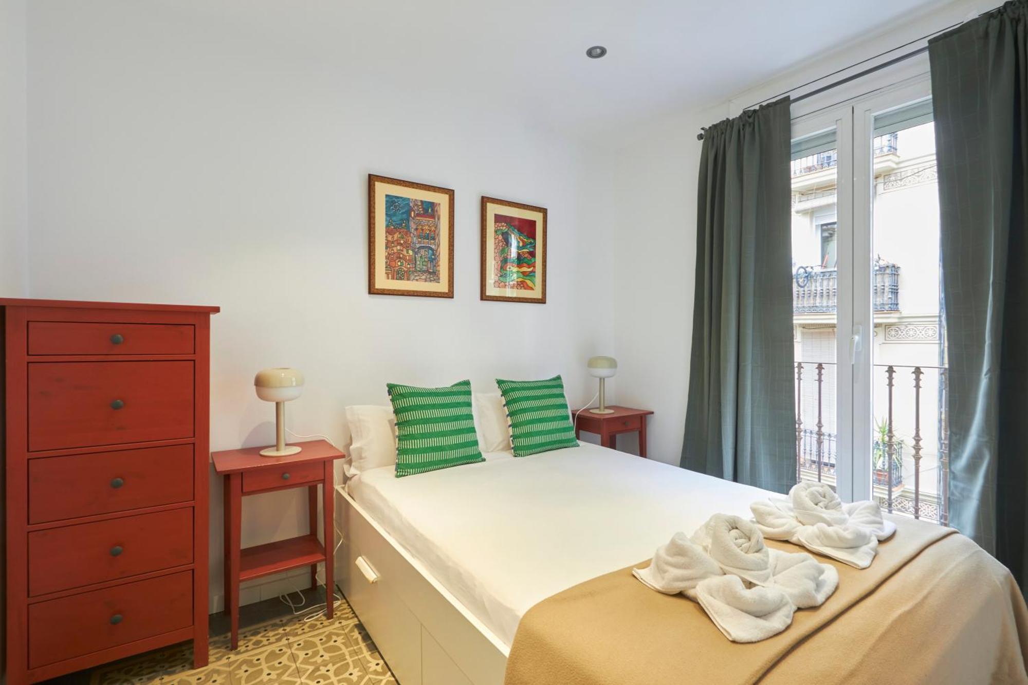 64 Apartment In A Typical Barcelona'S Old Building Exterior photo